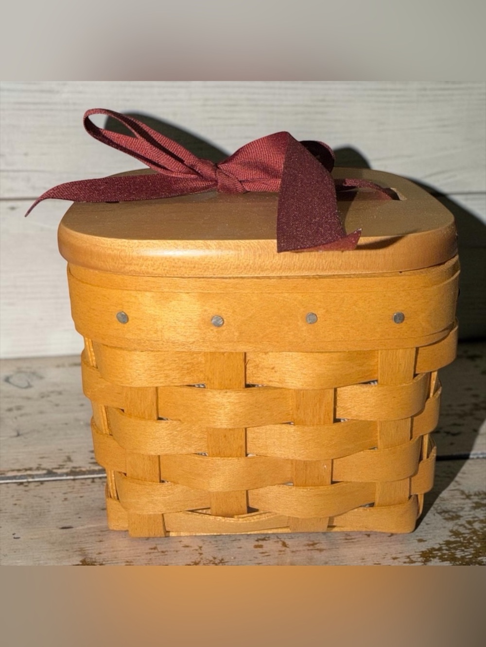 VINTAGE 2002 Longaberger Sweetheart Series "Small Sweetest Gift" Basket.